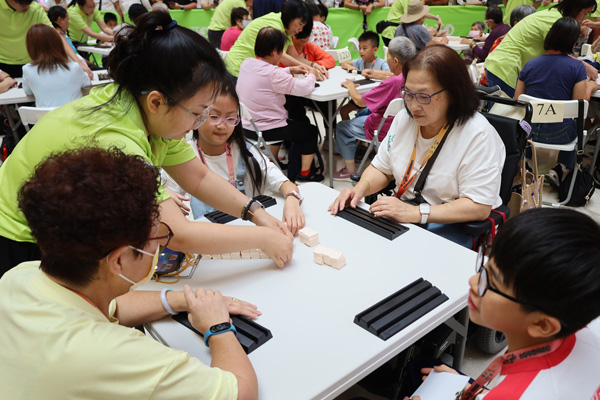 跨代交流桌上遊戲「Rummikub」 跨代交流桌上遊戲「Rummikub」