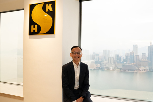 新地員工內務部集團主管鄧卓軒先生。 新地員工內務部集團主管鄧卓軒先生。