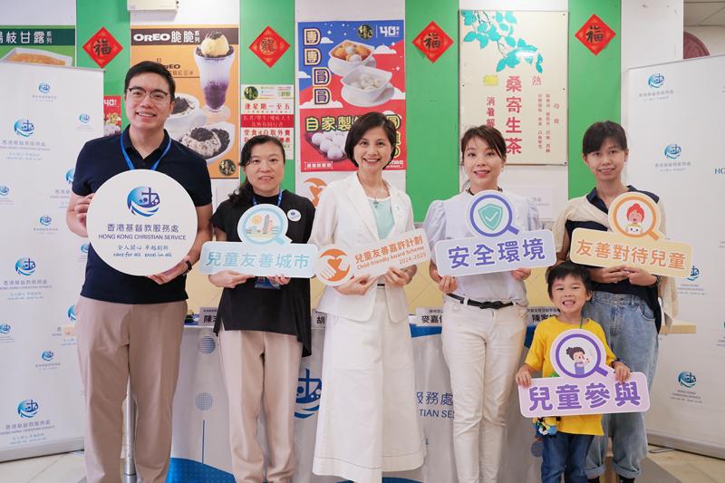  (From Left) Don Cheng, Assistant Manager (Public Relations), HKCS; Jackie Chan, Supervisor, Centre for Research & Development, HKCS; Eunis Vu, Service Head of Family & Counselling Service, HKCS; Gloria Mak, owner of Luk Lam Dessert; Bryan and Mrs Chan
